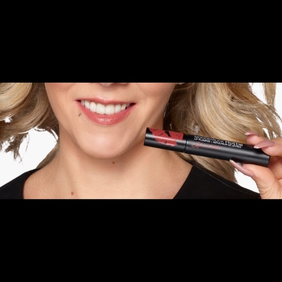 YOUNIQUE HOTTIE LIP PLUMPER - Picture 2 of 2